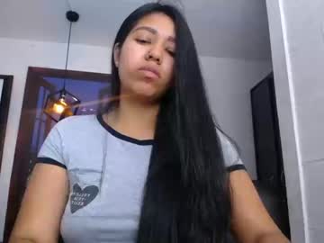 varias Coroas Gostosas na Webcam mostrando os peitos e bucetas